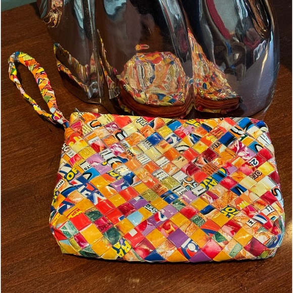 Half the sky designs rebagz recycled woven candy wrapper wristlet size 7x5.5” - Picture 2 of 6